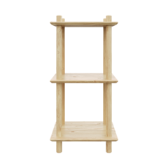 Saubere frontale Studioansicht der schmalen dreistufigen modularen Air Shelf Einheit aus rohem Kiefernholz, die die einfache Konstrukktion und das platzsparende Design vor weißem Hintergrund zeigt.